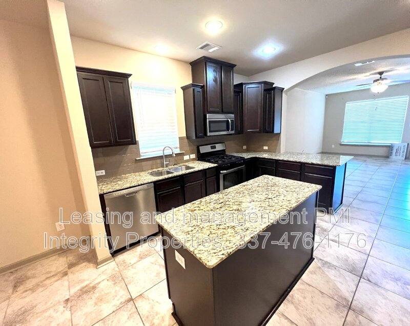 House for rent at 7854 W Pelican Lakes Ave, Baton Rouge, LA 70820