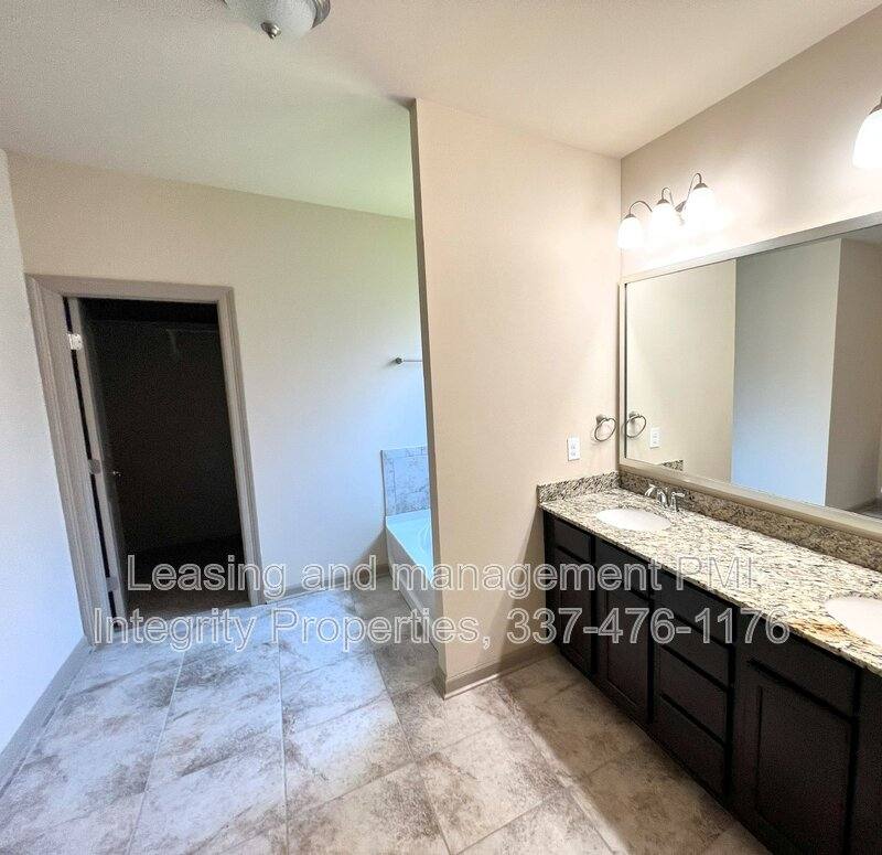 House for rent at 7854 W Pelican Lakes Ave, Baton Rouge, LA 70820