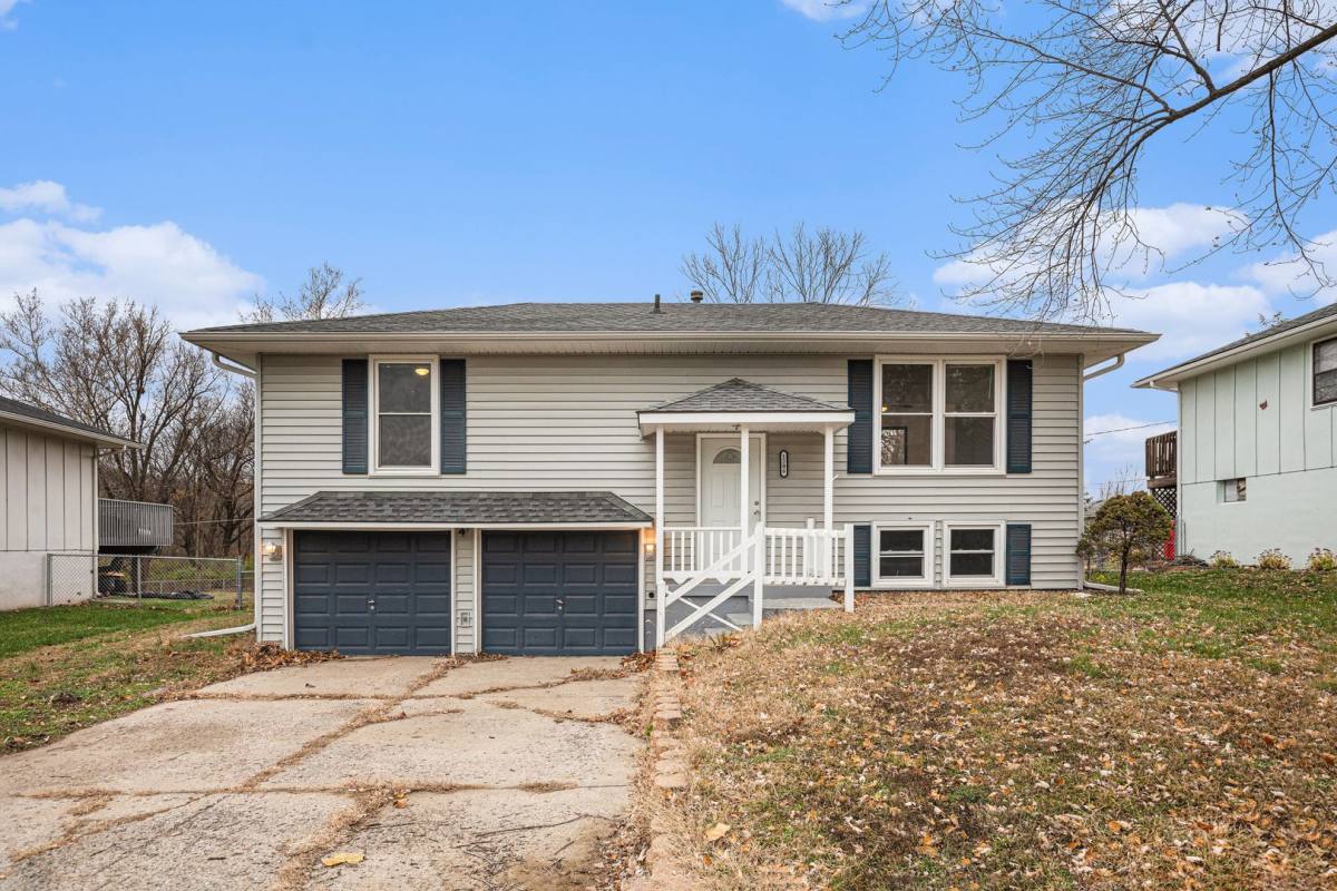 House for rent at 1208 S Mayview Ave, Independence, MO 64057