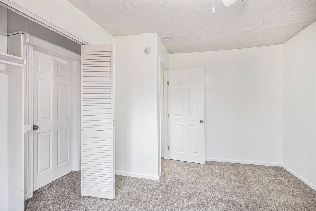 House for rent at 1208 S Mayview Ave, Independence, MO 64057