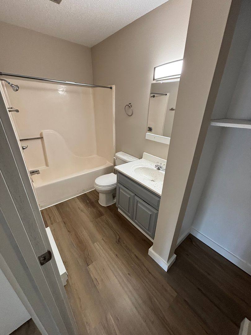 Apartment for rent at 506 E 18th St, Carroll, IA 51401