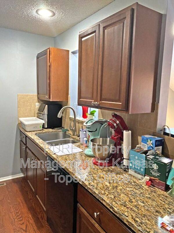 Townhouse for rent at 10903 Gillette St, Overland Park, KS 66210