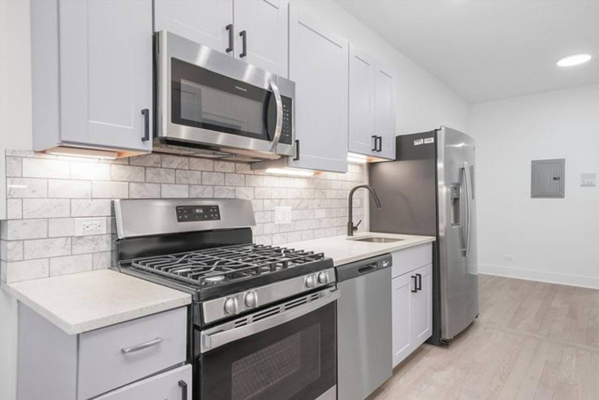 Apartment for rent at 6341-6343 N Wayne, Chicago, IL 60660