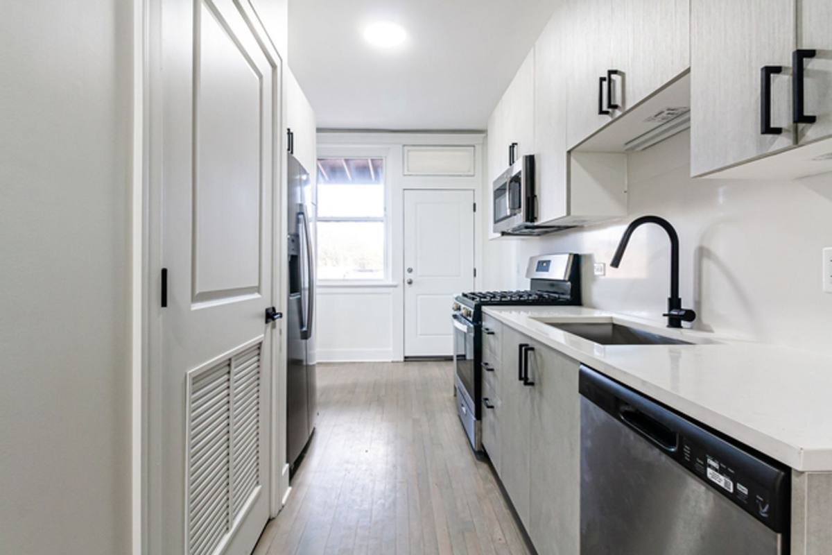 Apartment for rent at 6341-6343 N Wayne, Chicago, IL 60660