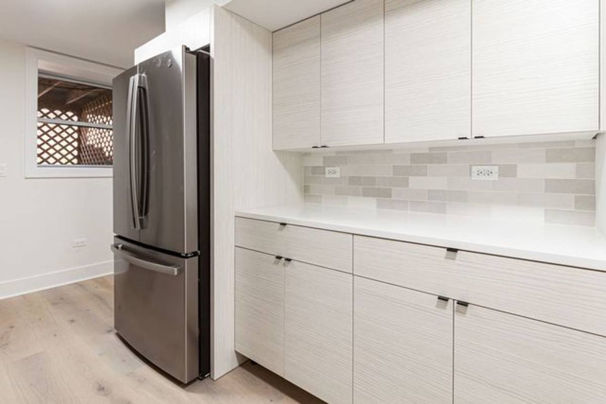 Apartment for rent at 6341-6343 N Wayne, Chicago, IL 60660