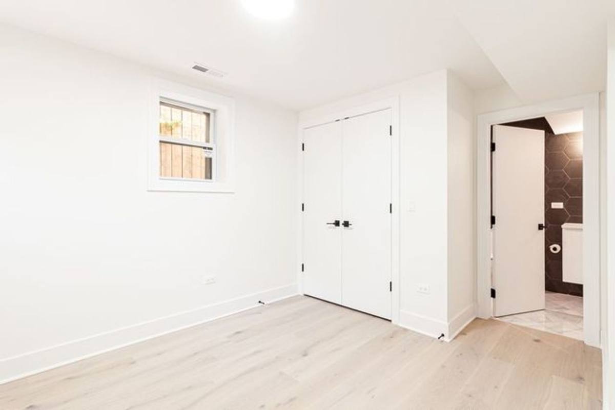 Apartment for rent at 6341-6343 N Wayne, Chicago, IL 60660