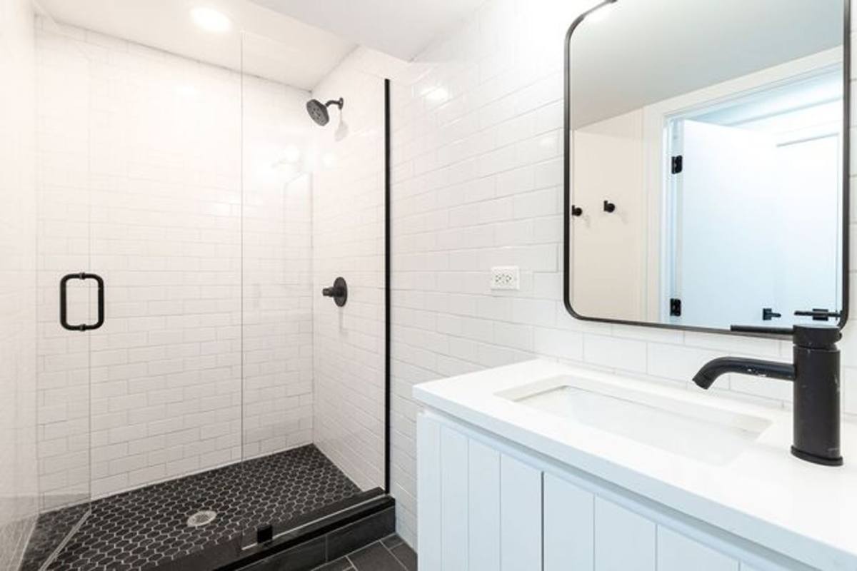 Apartment for rent at 6341-6343 N Wayne, Chicago, IL 60660