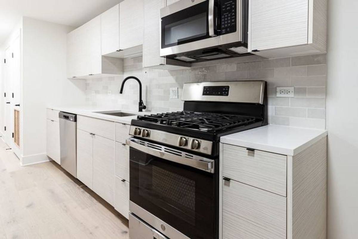 Apartment for rent at 6341-6343 N Wayne, Chicago, IL 60660