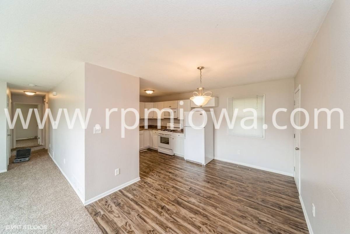 House for rent at 300 5th Ave NW, Altoona, IA 50009