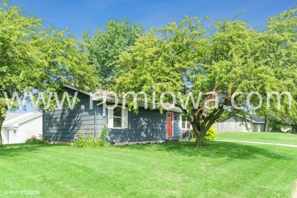 House for rent at 300 5th Ave NW, Altoona, IA 50009