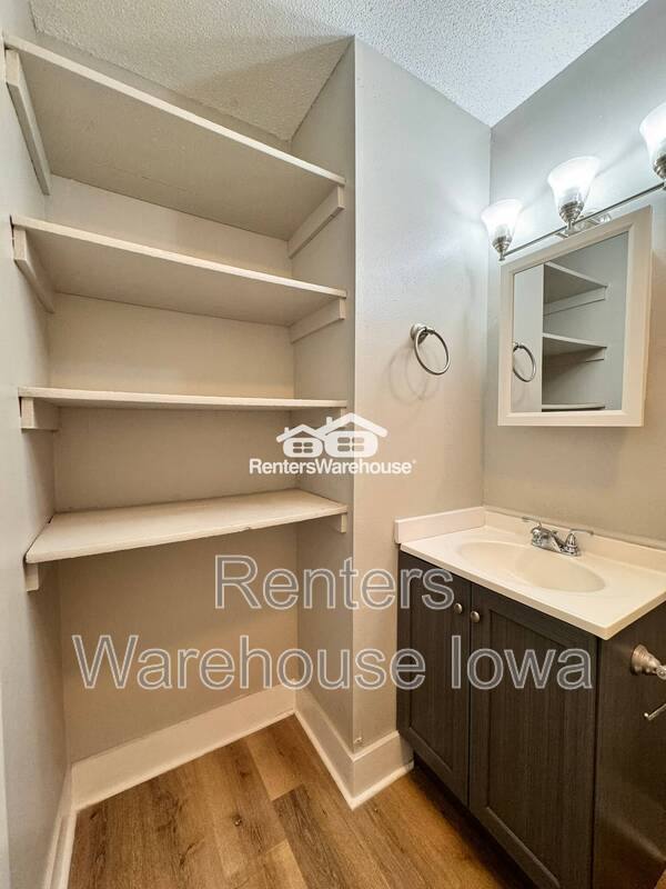 Apartment for rent at 1314 22nd St #1, Des Moines, IA 50311