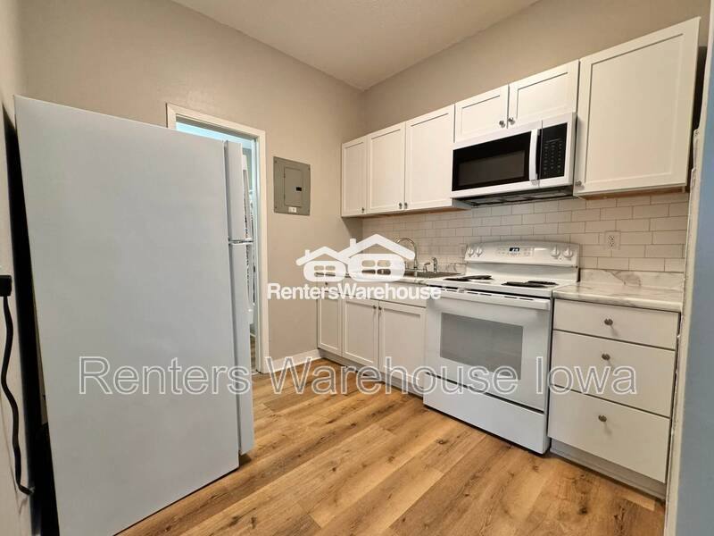 Apartment for rent at 1314 22nd St #1, Des Moines, IA 50311