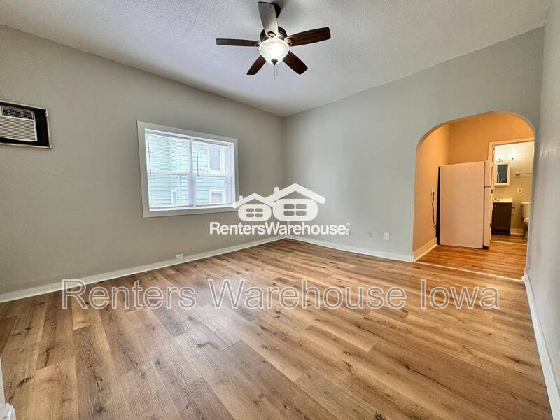 Apartment for rent at 1314 22nd St #1, Des Moines, IA 50311