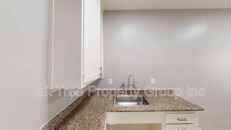 House for rent at 2451 Seminary Ave #301, Oakland, CA 94605
