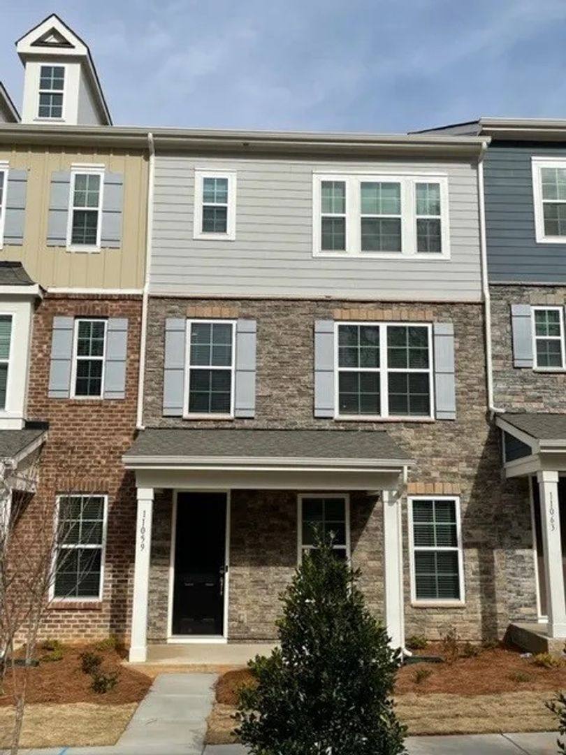 Apartment for rent at 11059 Lawyers Rd, Charlotte, NC 28227