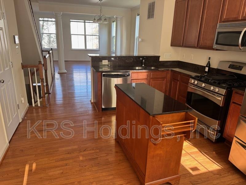 Townhouse for rent at 16766 Blackjack Oak Lane, Woodbridge, VA 22191
