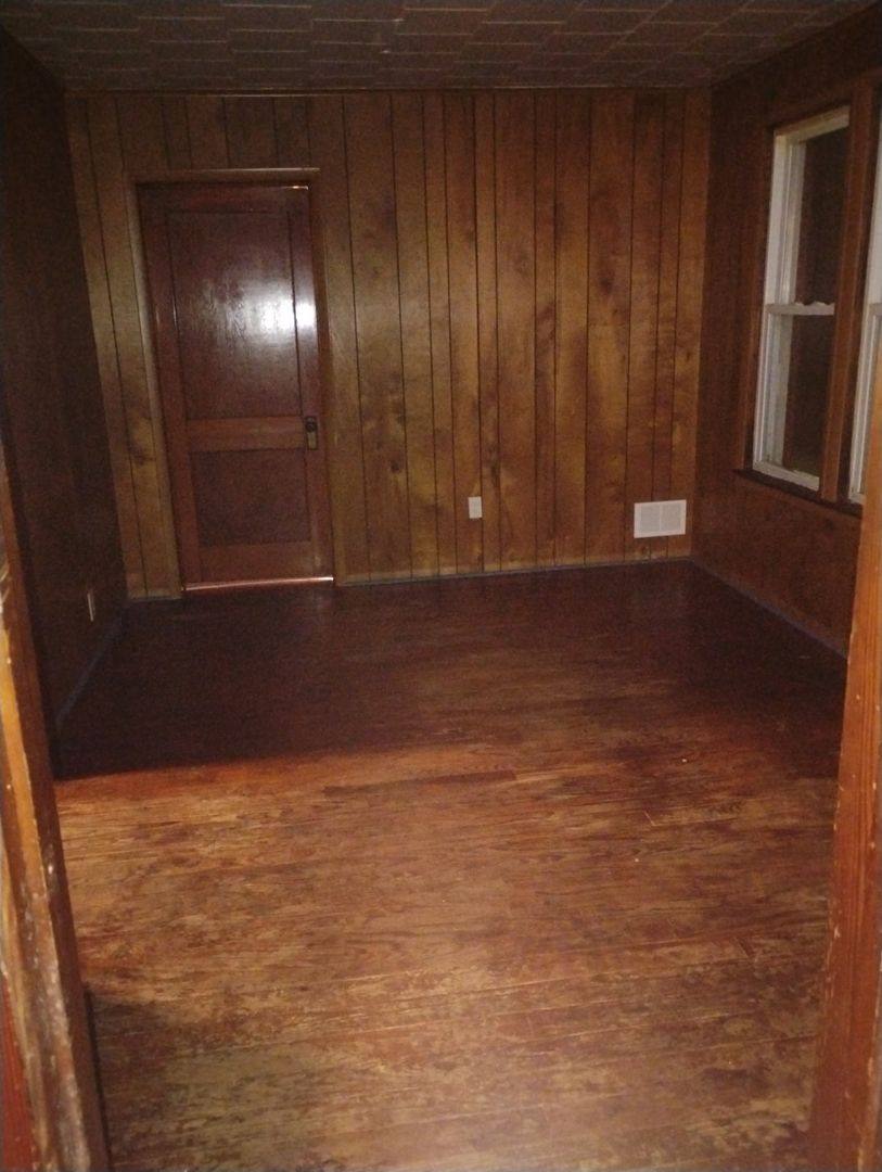 Apartment for rent at 20 1 2 Alum St, Weston, WV 26452