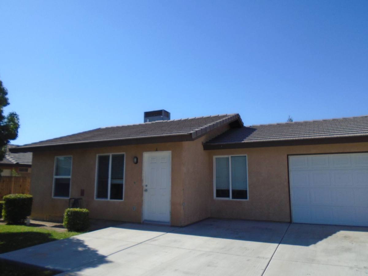 Apartment for rent at 624 W Day Ave, Bakersfield, CA 93308