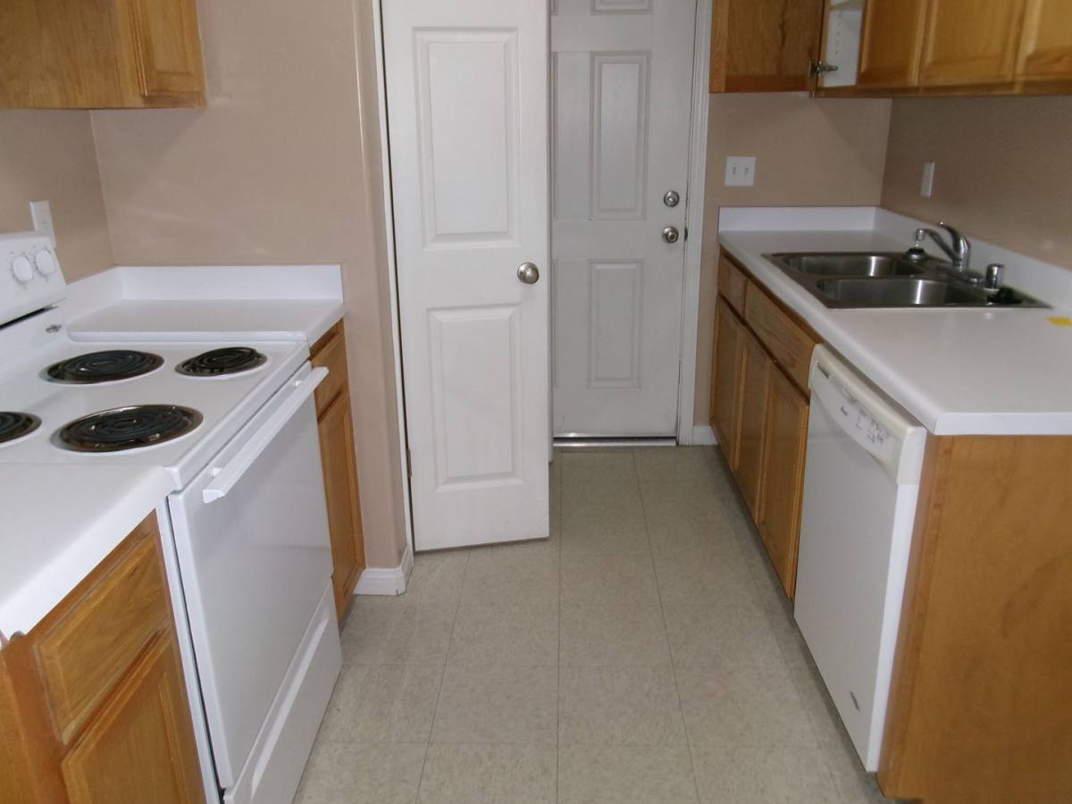 Apartment for rent at 624 W Day Ave, Bakersfield, CA 93308