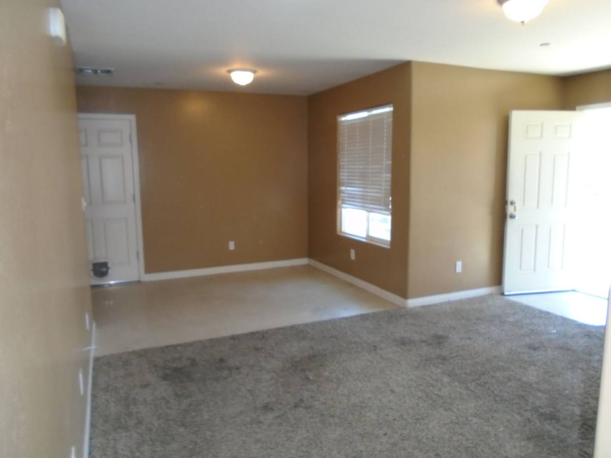 Apartment for rent at 624 W Day Ave, Bakersfield, CA 93308