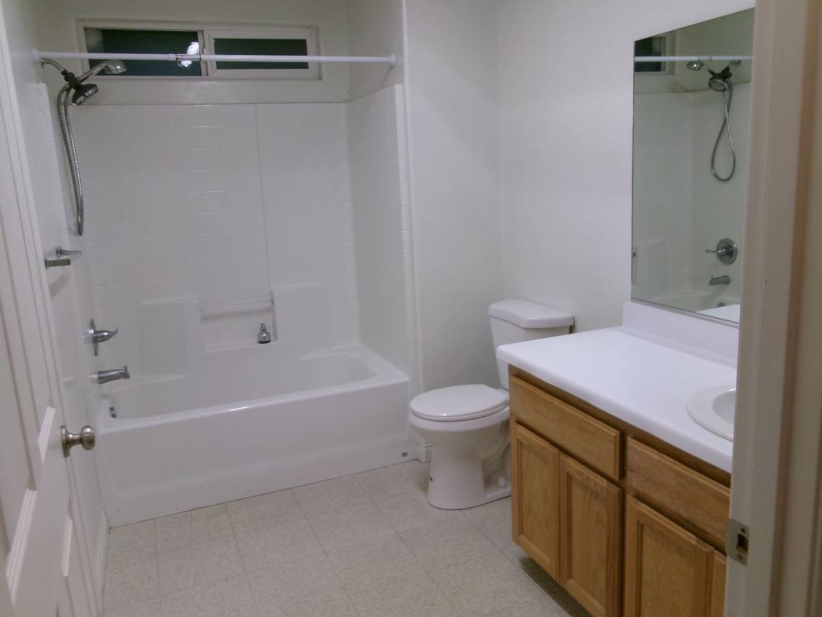 Apartment for rent at 624 W Day Ave, Bakersfield, CA 93308