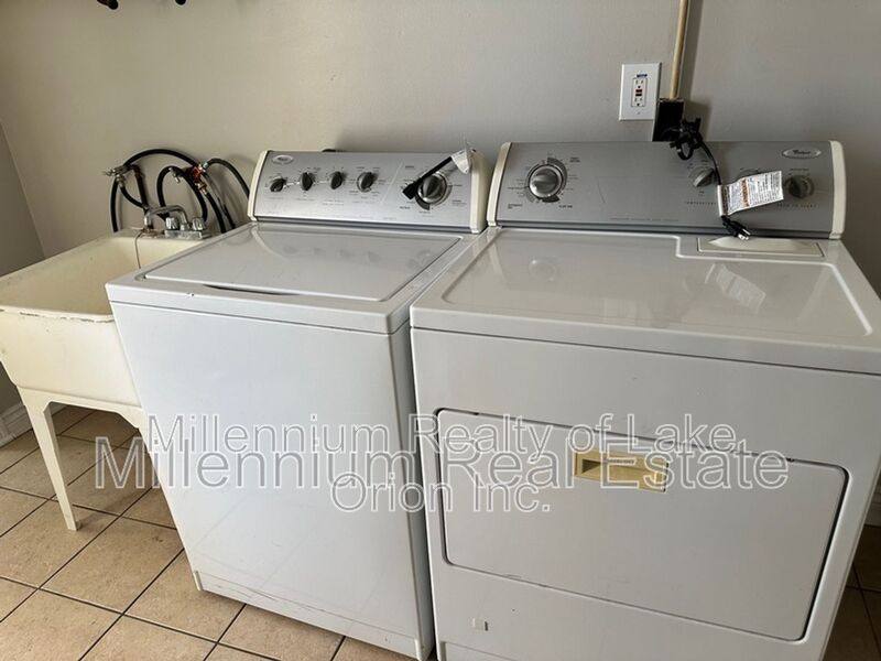 House for rent at 3185 Buckingham Ave, Berkley, MI 48072