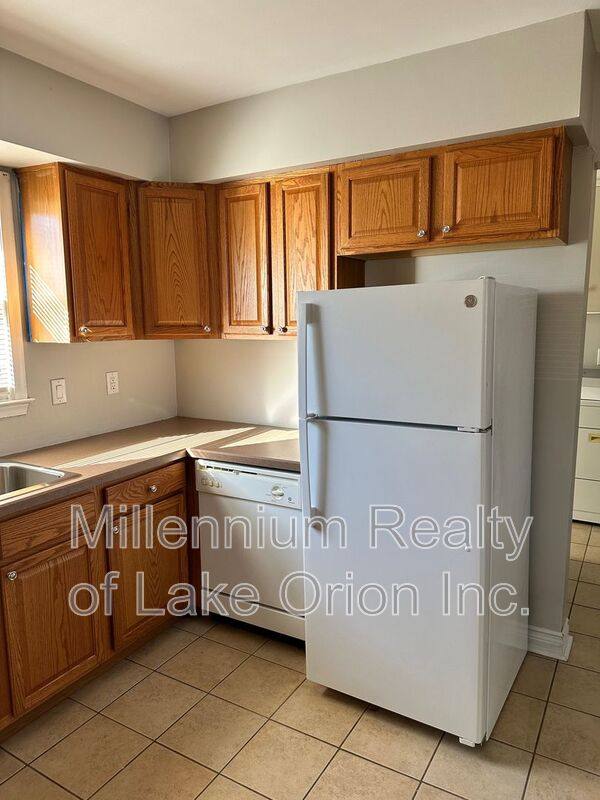 House for rent at 3185 Buckingham Ave, Berkley, MI 48072