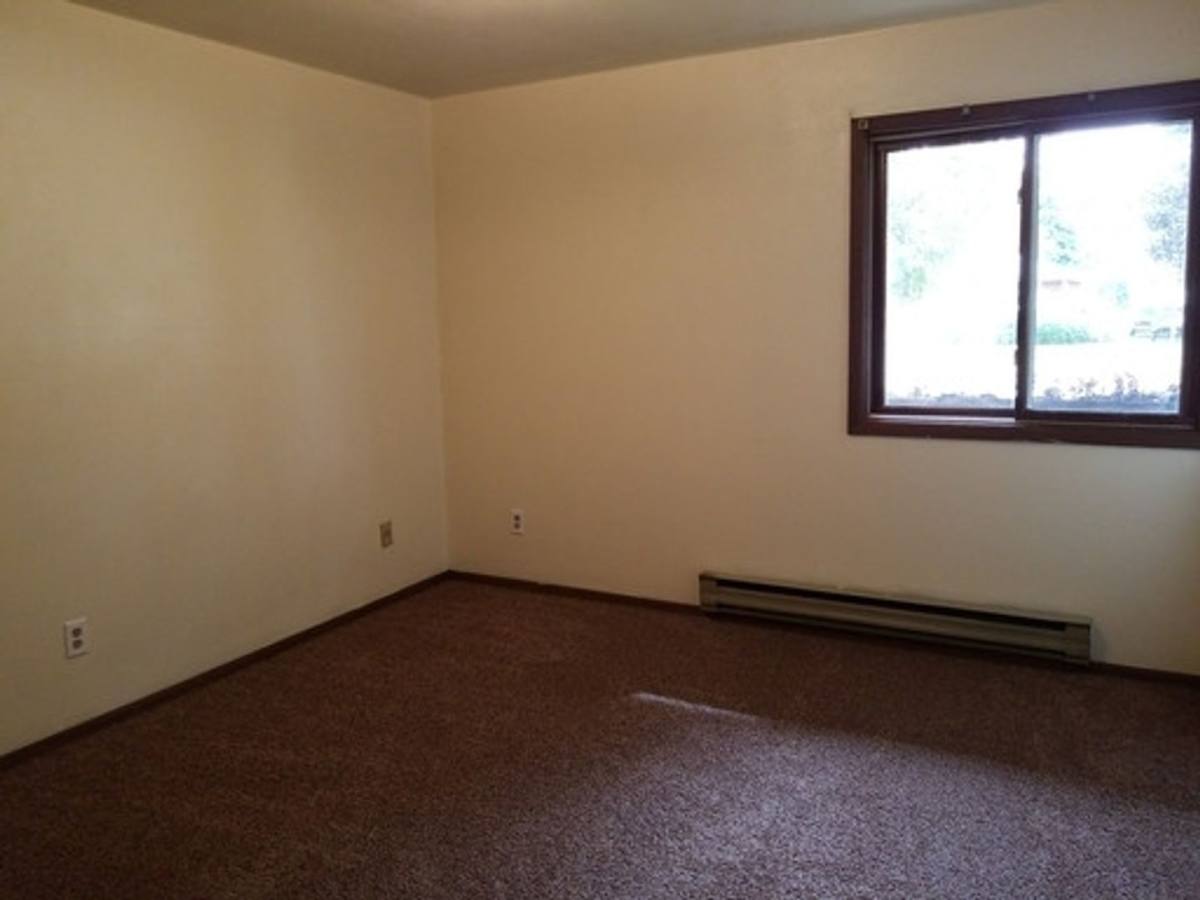 Apartment for rent at 2025 W Wall St, Janesville, WI 53548