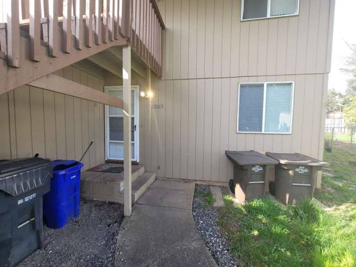 Apartment for rent at 13323 & 13325 Clairmont Way, Oregon City, OR 97045