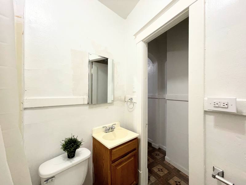 Apartment for rent at 2749 Pestalozzi #2E, Saint Louis, MO 63118