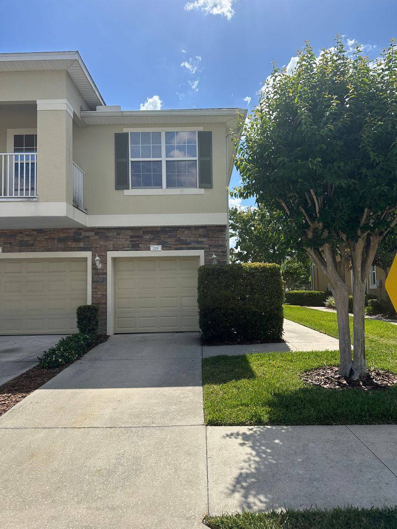 Townhouse for rent at 2319 Tanbark Ridge Place, Plant City, FL 33563