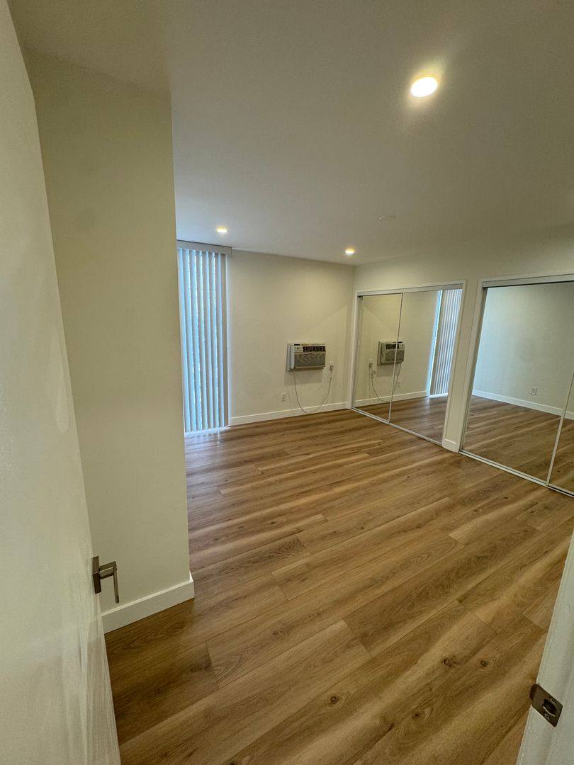 Apartment for rent at 929 Larrabee, West Hollywood, CA 90069