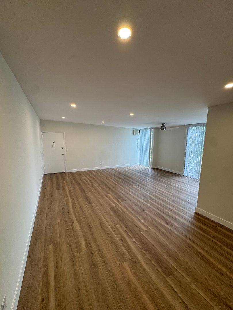 Apartment for rent at 929 Larrabee, West Hollywood, CA 90069