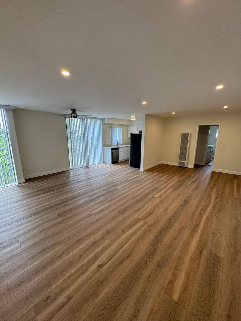 Apartment for rent at 929 Larrabee, West Hollywood, CA 90069