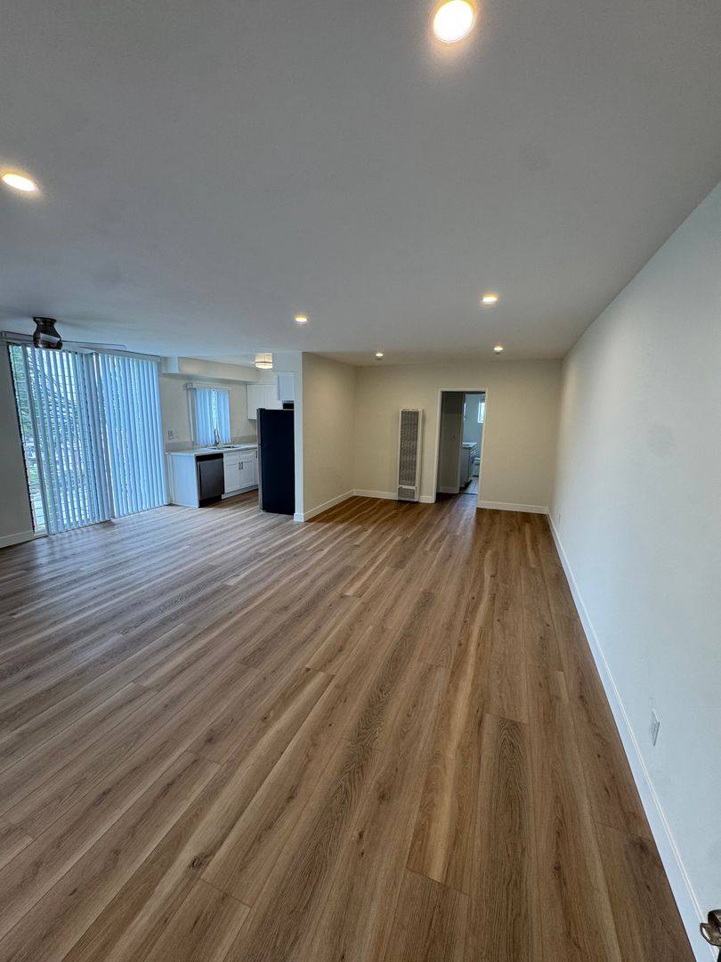 Apartment for rent at 929 Larrabee, West Hollywood, CA 90069
