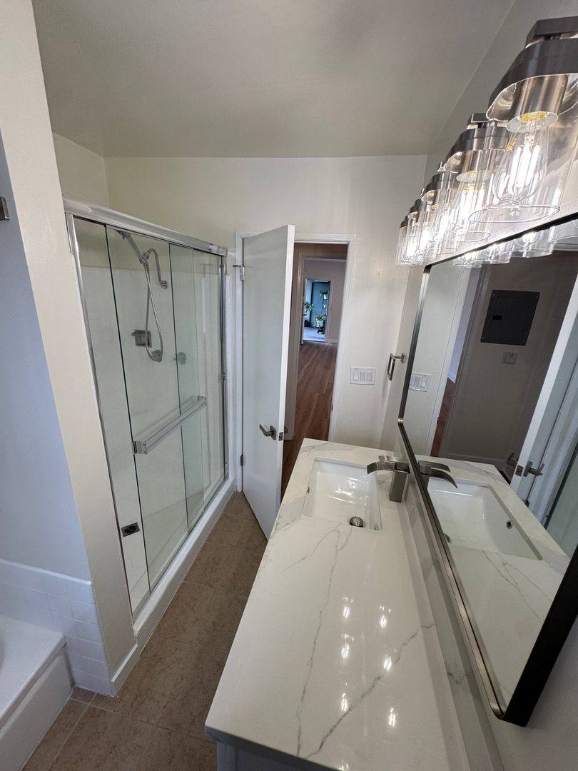 Apartment for rent at 929 Larrabee, West Hollywood, CA 90069