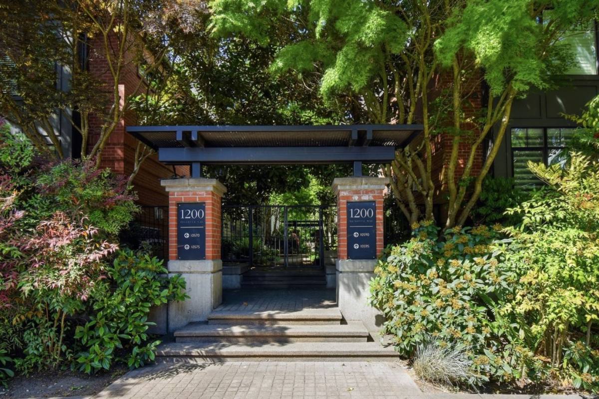 Townhouse for rent at 10575 NE 12th Place, Bellevue, WA 98004