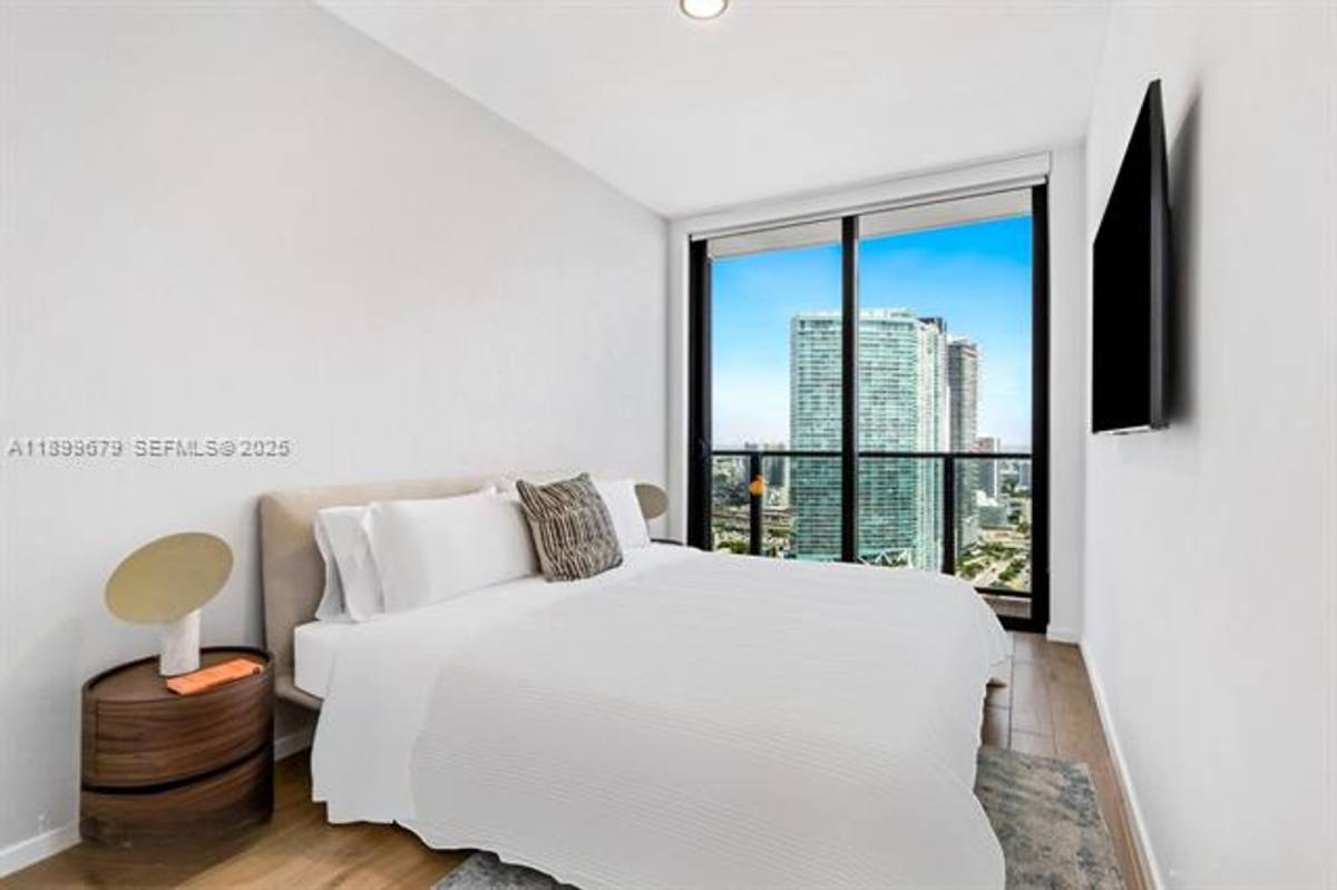 Condo for rent at 398 NE 5th St, Miami, FL 33132