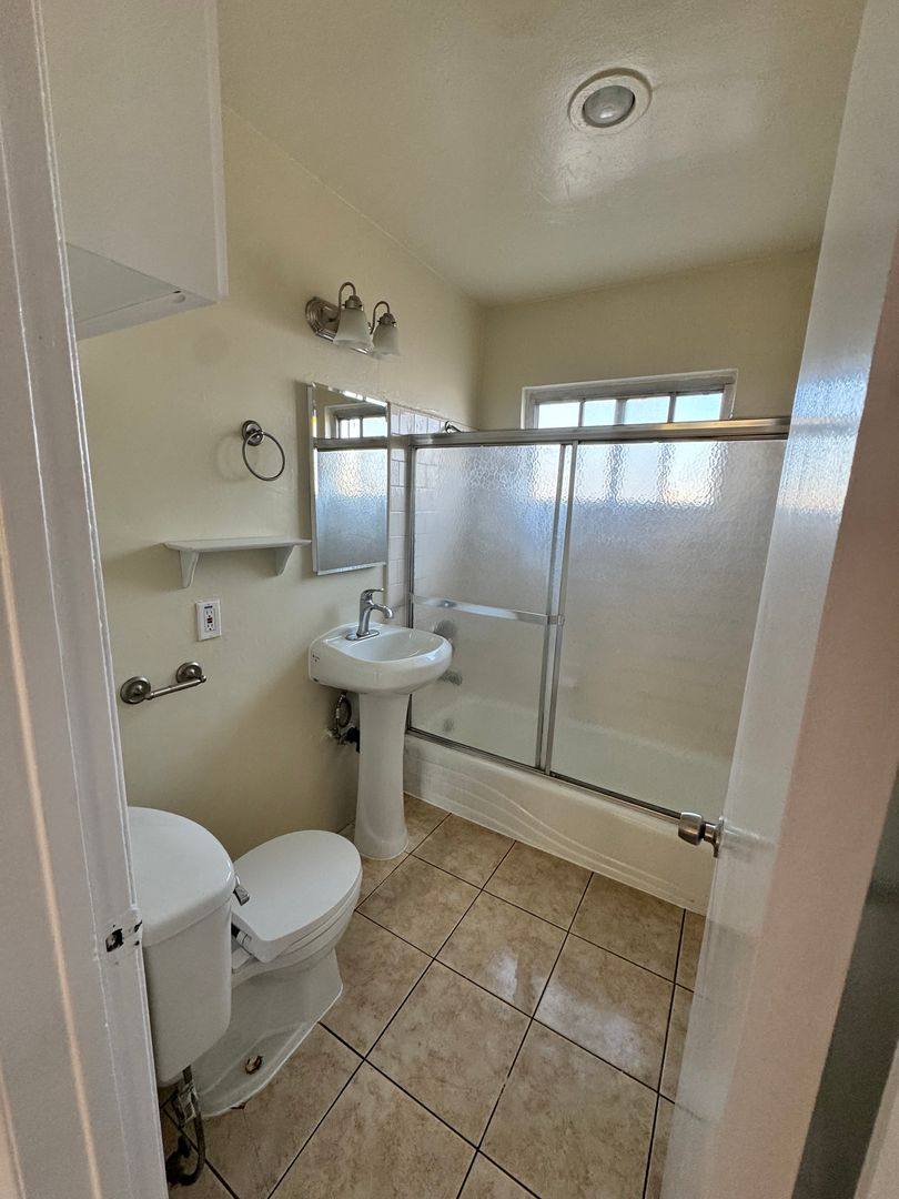Apartment for rent at 6280 Cherry Ave, Long Beach, CA 90805