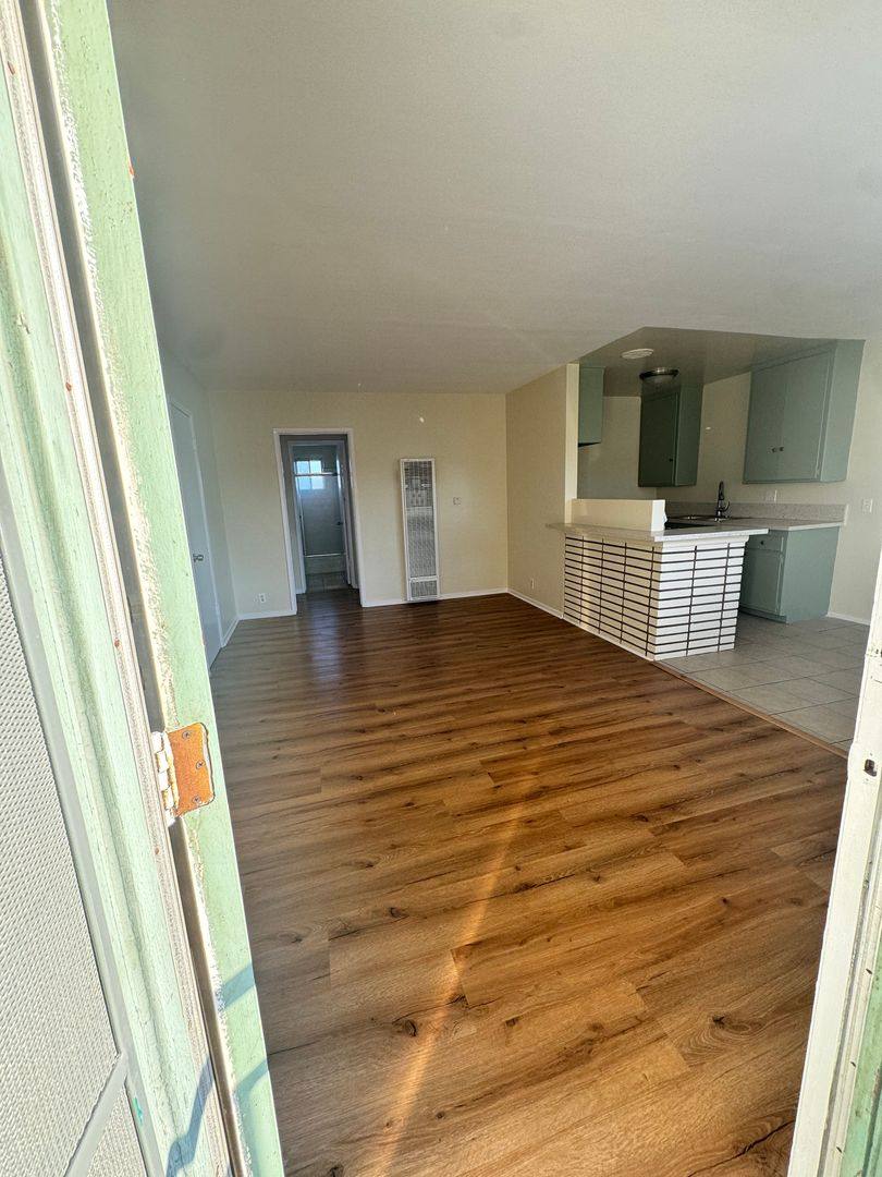 Apartment for rent at 6280 Cherry Ave, Long Beach, CA 90805