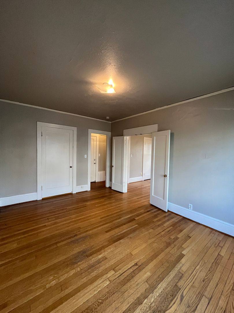 Apartment for rent at 2136 SE Ankeny St, Portland, OR 97214