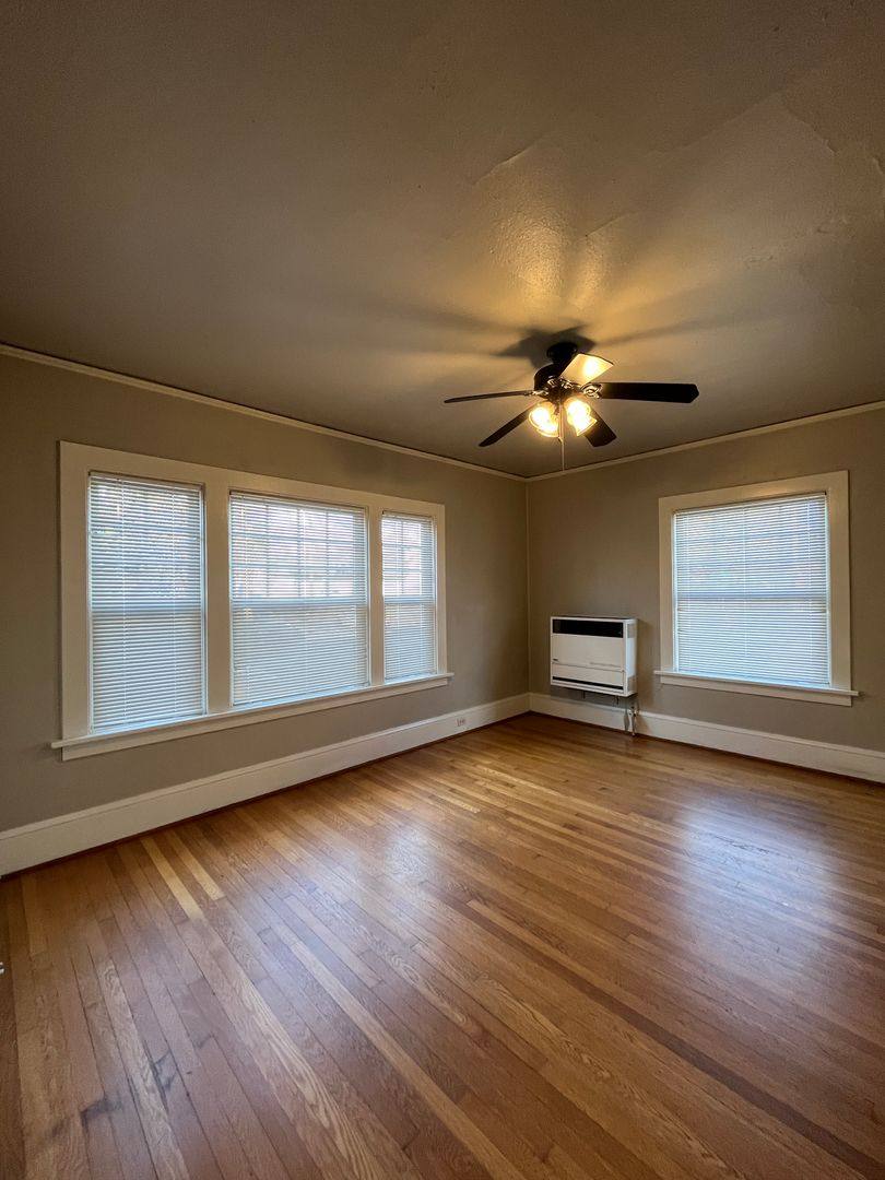 Apartment for rent at 2136 SE Ankeny St, Portland, OR 97214