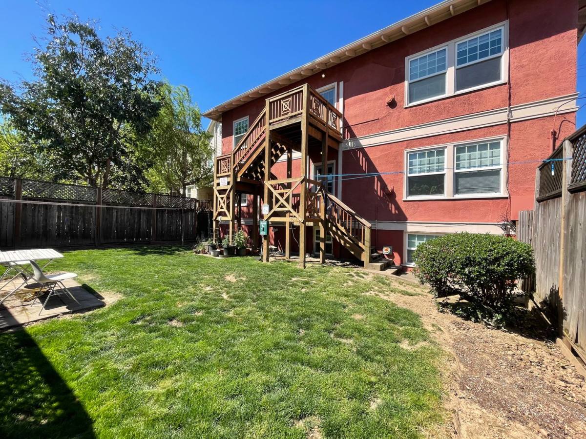 Apartment for rent at 2136 SE Ankeny St, Portland, OR 97214
