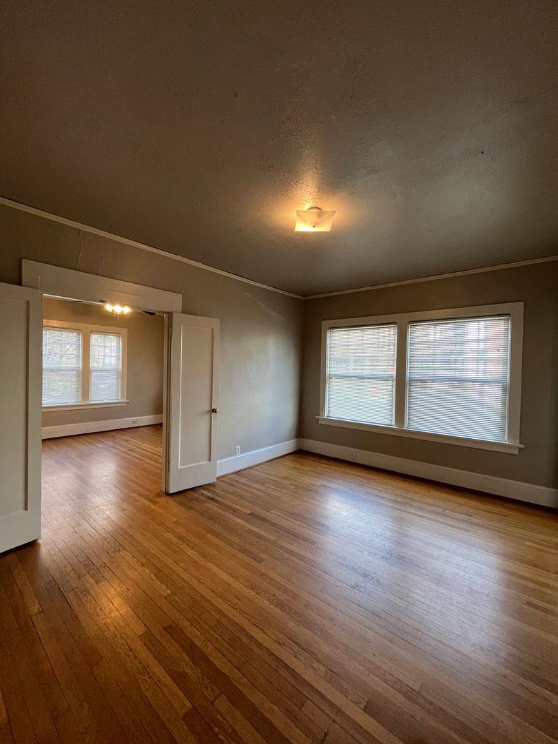 Apartment for rent at 2136 SE Ankeny St, Portland, OR 97214