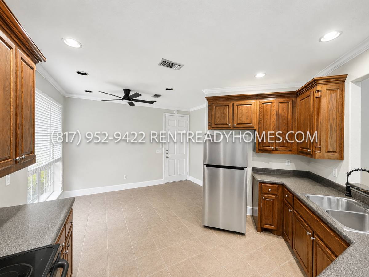House for rent at 4901 Lakeside Dr, Sherman, TX 75092
