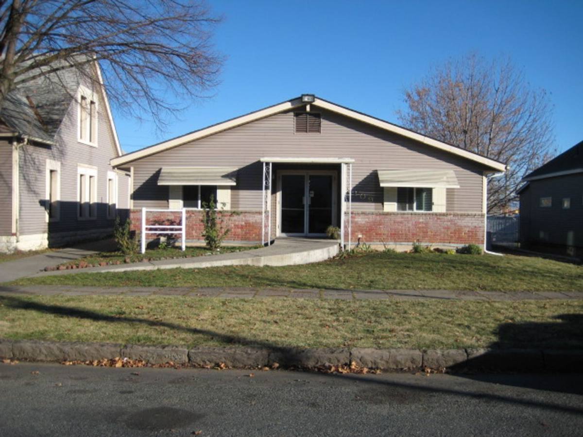 Apartment for rent at 2109 3rd St, La Grande, OR 97850