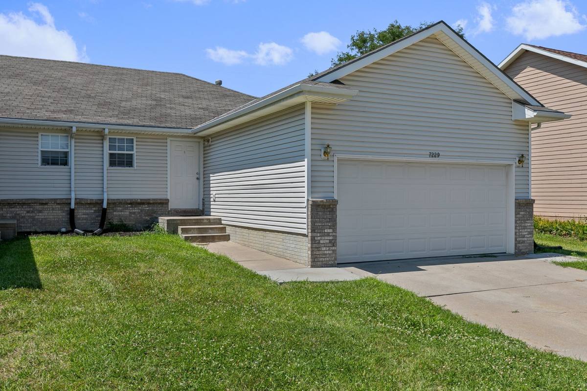 Apartment for rent at 7223-7229 Silverthorn, Lincoln, NE 68521