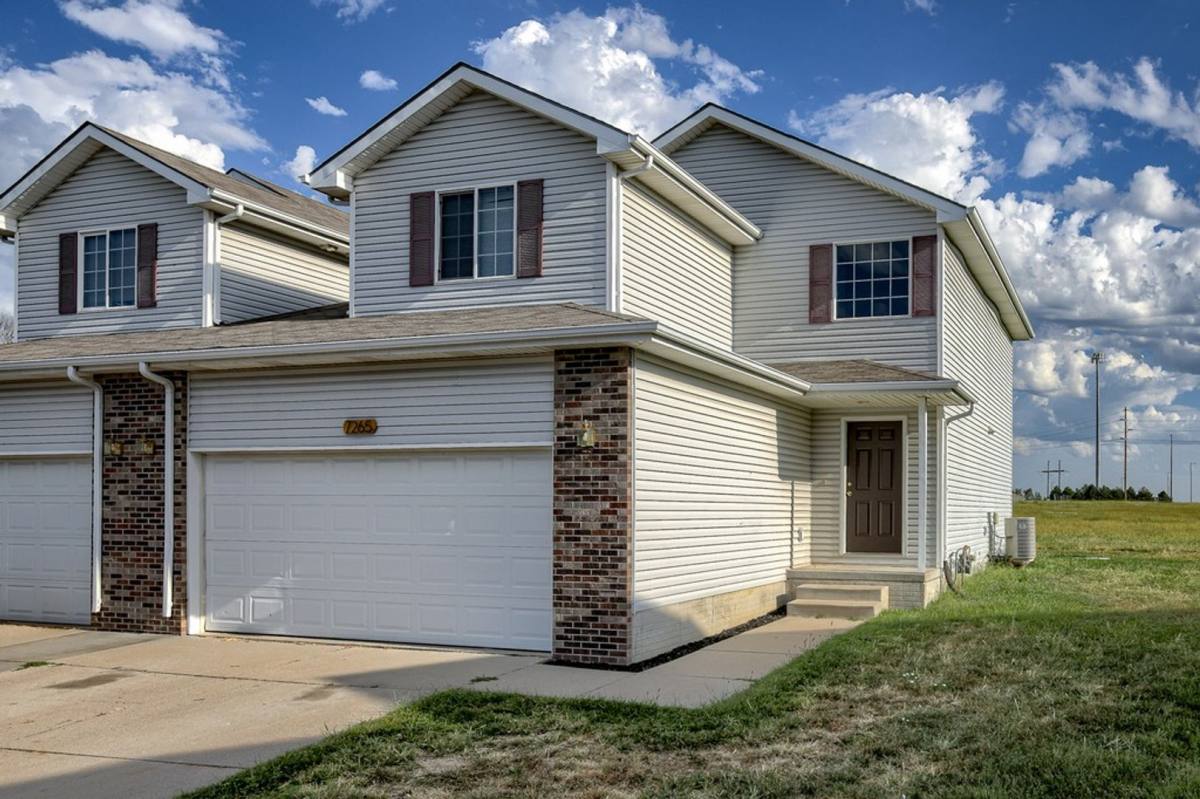 Apartment for rent at 7261-7265 Dorchester, Lincoln, NE 68521