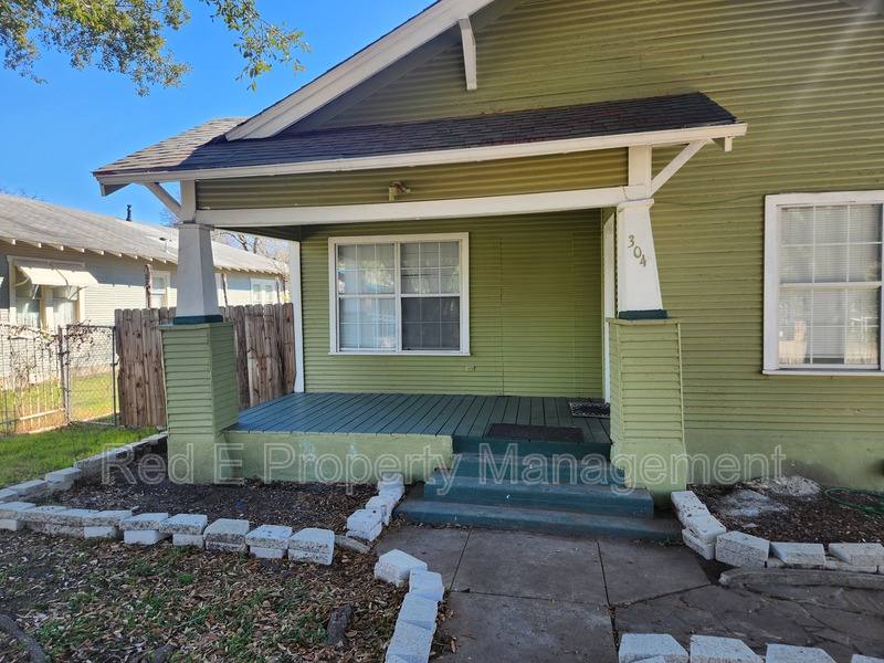 House for rent at 304 Terrell Ave, San Antonio, TX 78214