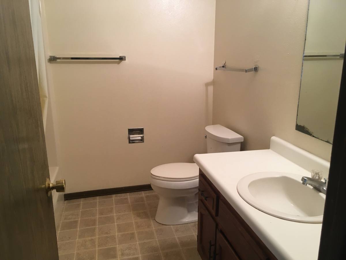 Apartment for rent at 221 Brookeridge Dr, Waterloo, IA 50701